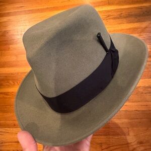 Bailey Of Hollywood grey black Ellett Fedora Hat. Size large. Wool